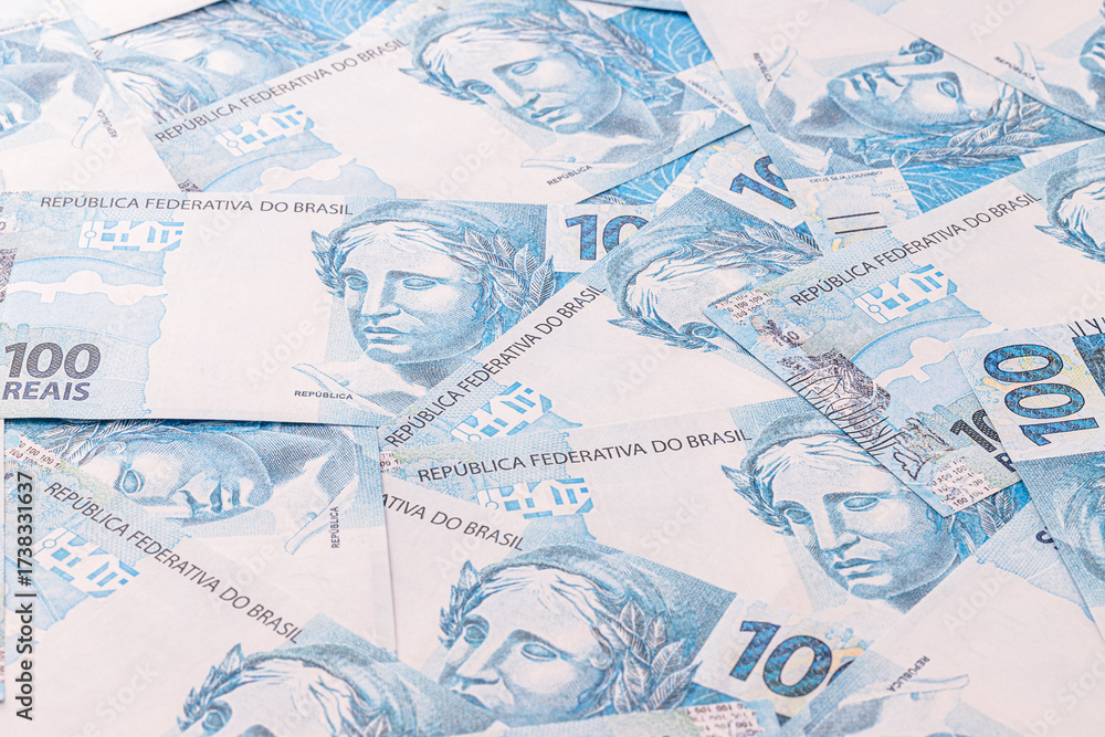 Obraz premium 100 Brazilian real banknotes, one hundred real notes, Brazilian money, background, texture