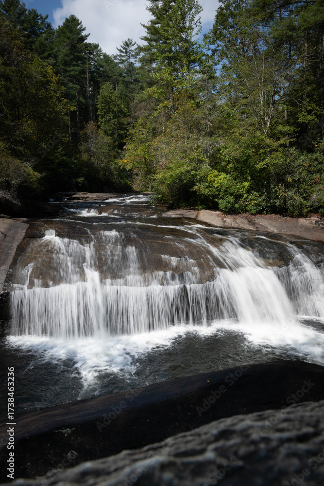 Obraz premium Turtleback falls, waterfall, located in the Nantahala National Forest near Lake Toxaway and Cashiers, North Carolina, vertical