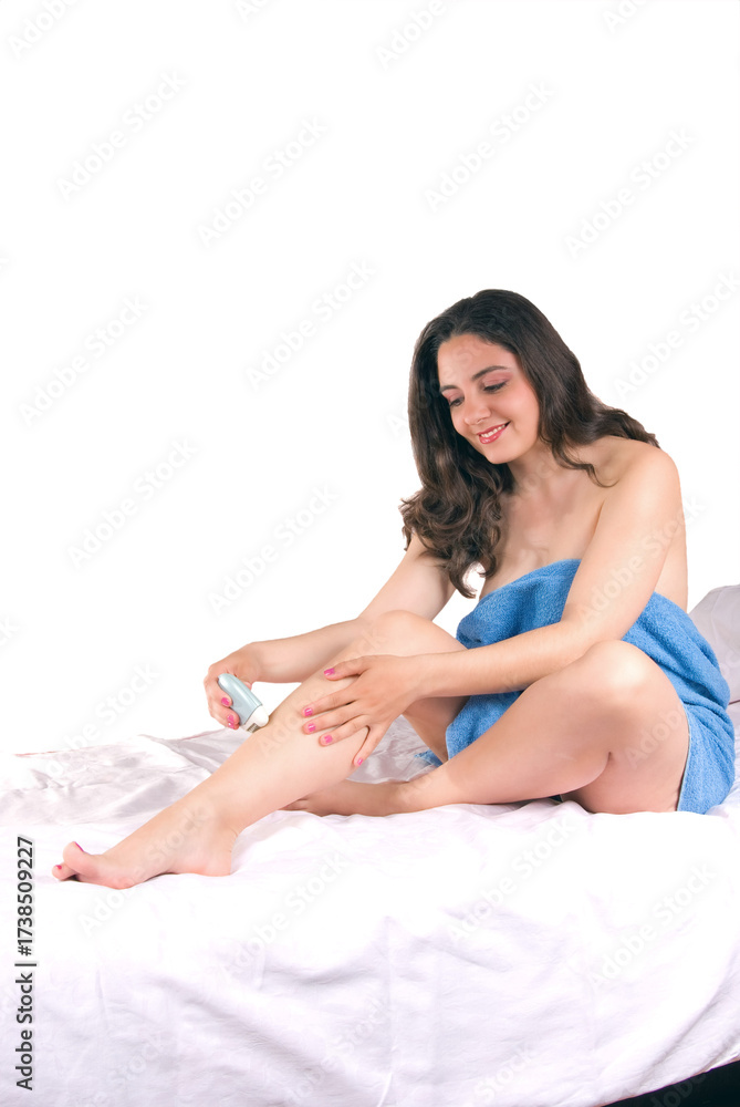 Obraz premium Young Woman Using Electric Epilator on Legs