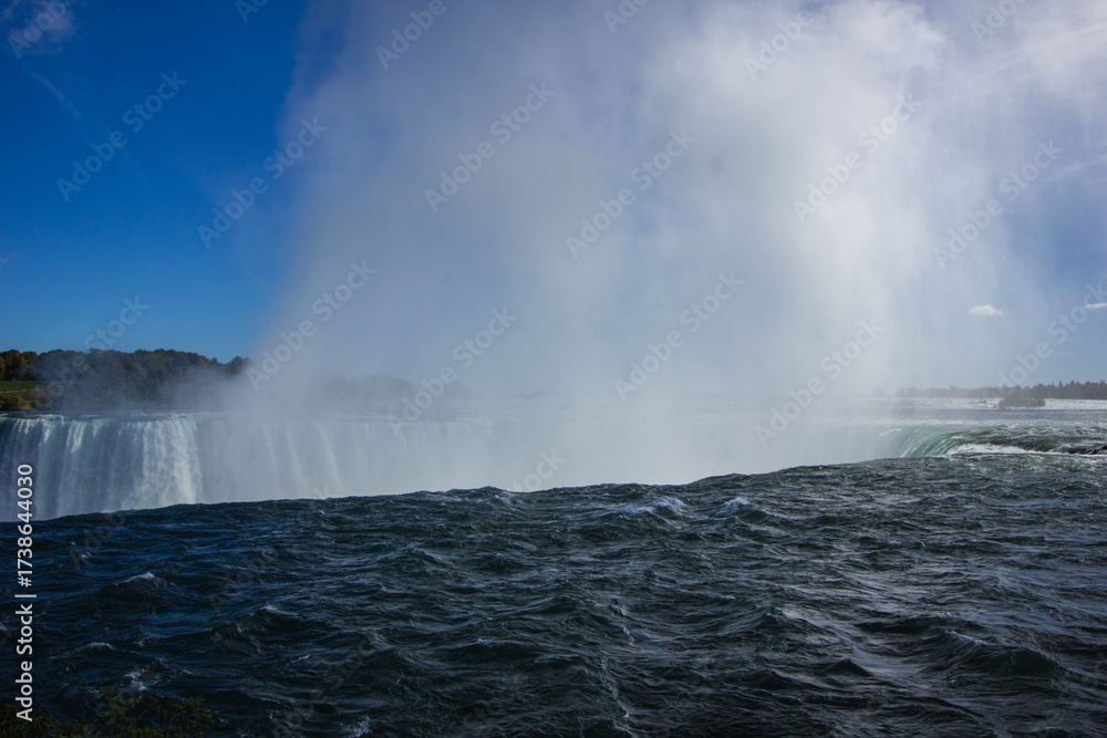 Obraz premium Niagara Falls seen from the Canadian side