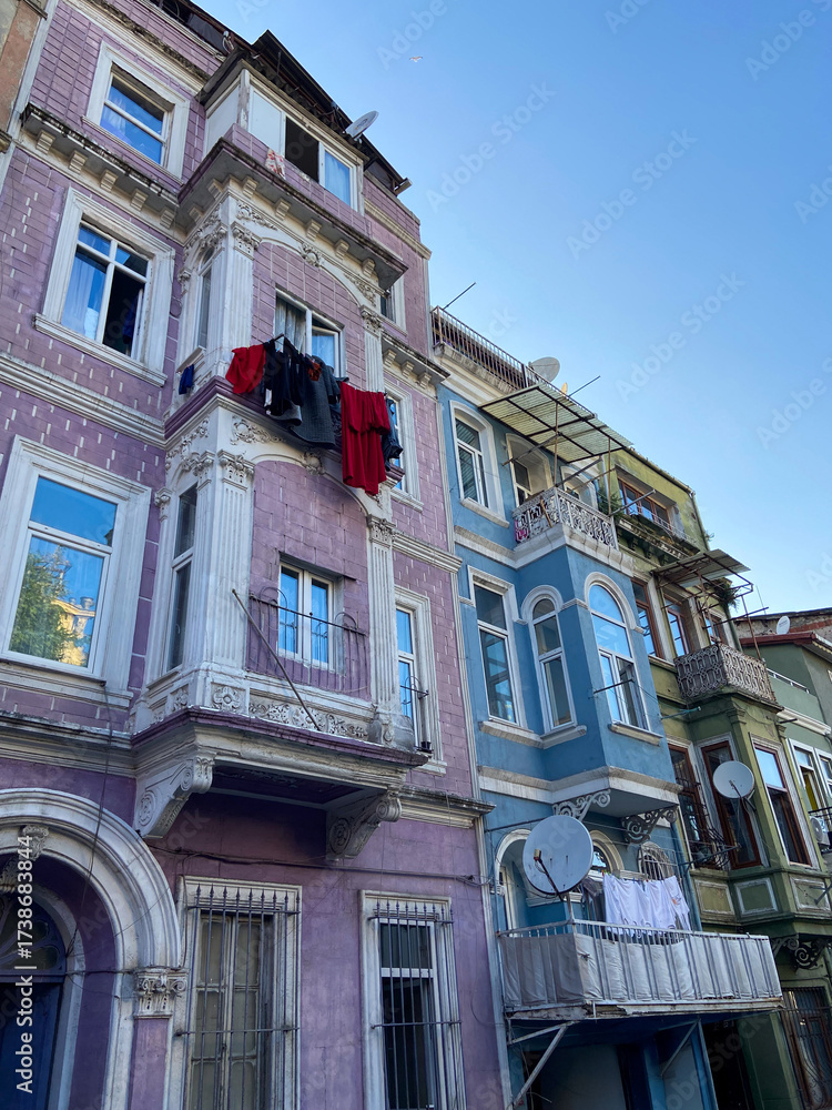 Obraz premium Colorful houses in the street of Istanbul