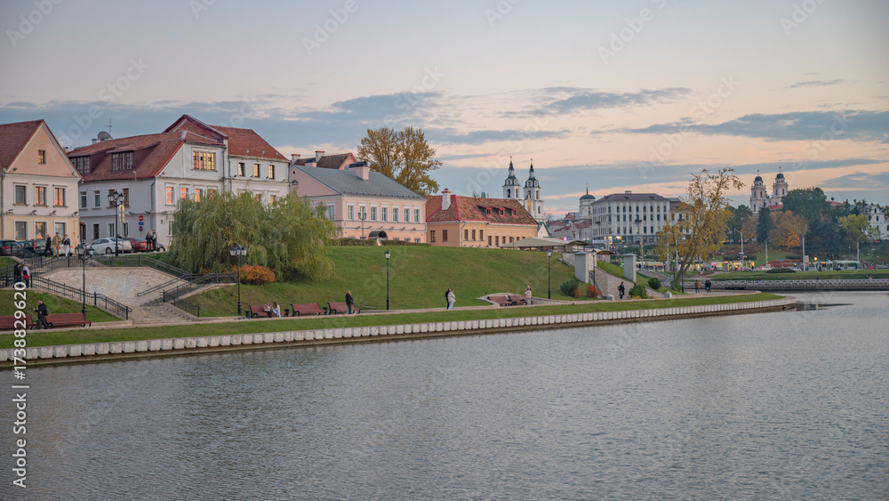 Obraz premium Golden autumn in Minsk by the river. Belarus.