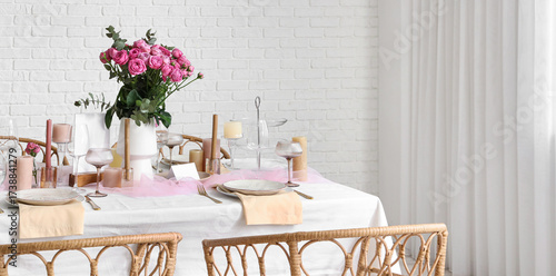 Beautiful table setting wit...