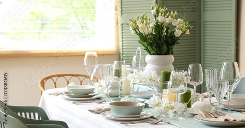 Beautiful table setting wit...