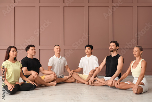 Group of sporty young peopl...
