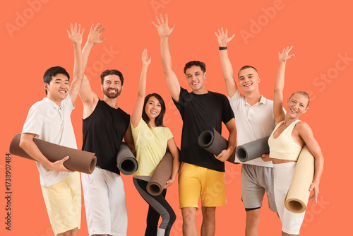Group of sporty young peopl...