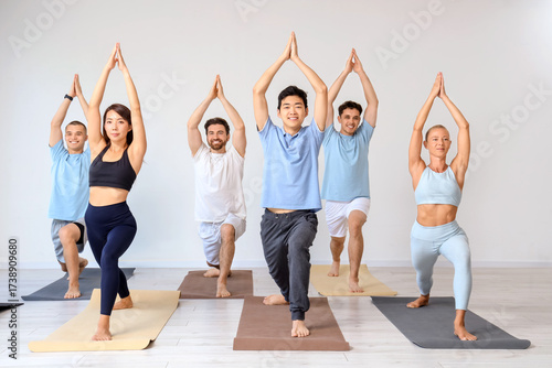 Group of sporty young peopl...