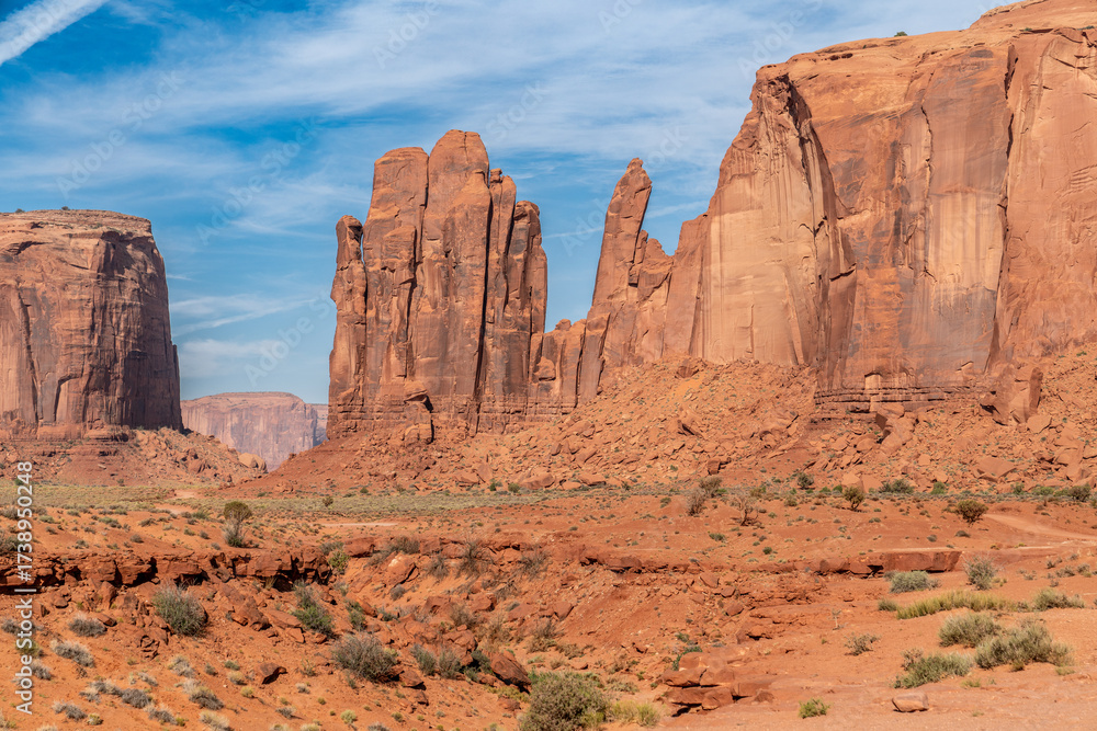 Fototapeta premium Scenic Red Rock Desert Landscape with Blue Sky – Canyonlands, Utah