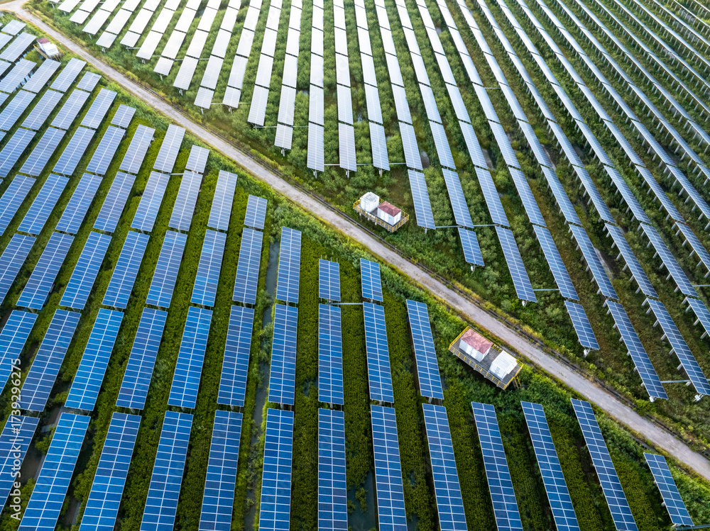 Obraz premium aerial view solar power station during sunset