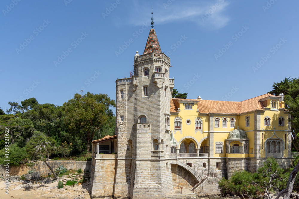 Fototapeta premium Exterior do Palácio dos Condes de Castro Guimarães em Cascais Portugal