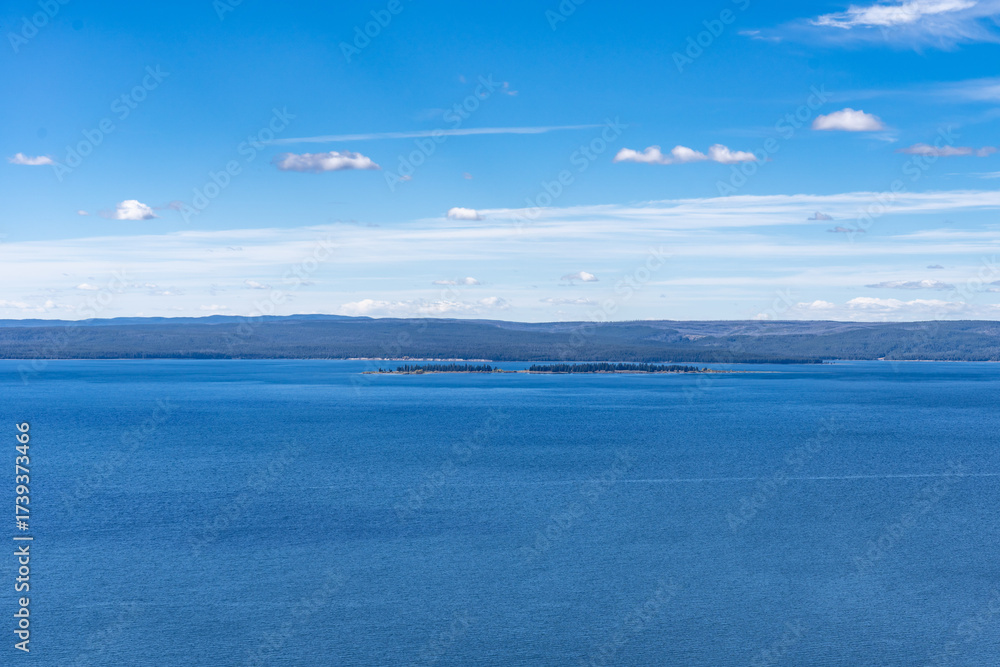 Obraz premium Lake Butte Overlook, Yellowstone National Park, Wyoming. Yellowstone Lake 