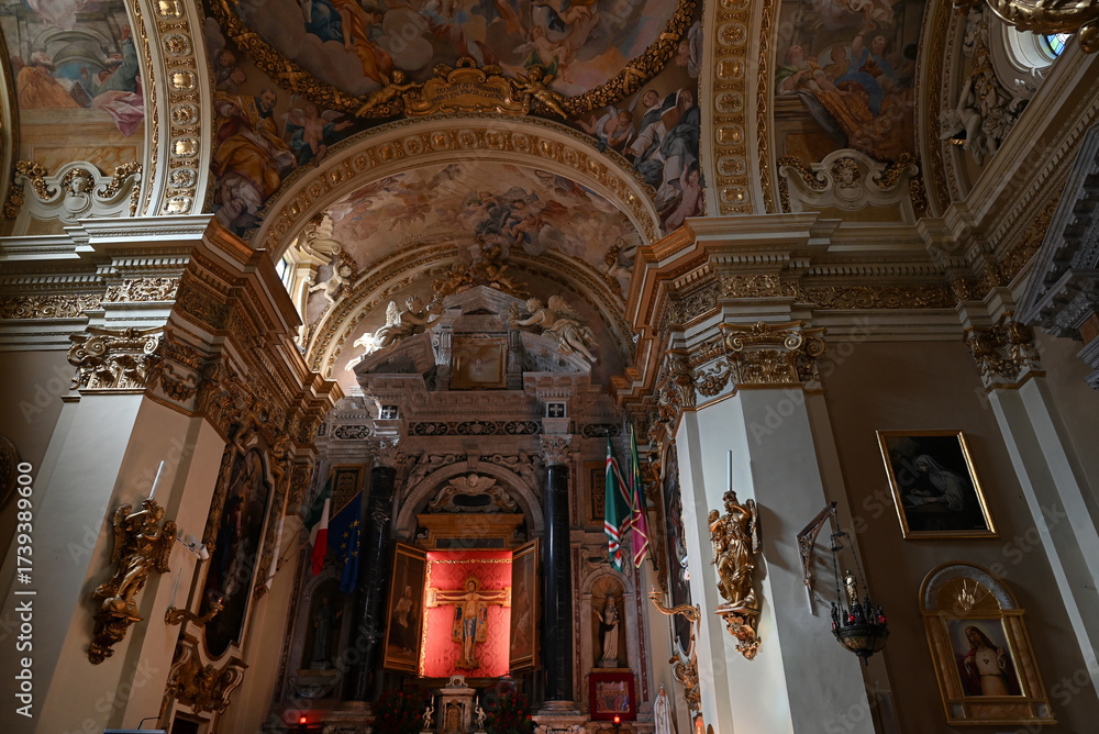 Obraz premium Vue intérieure de l'église du Crucifix dans le sanctuaire de Sainte-Catherine à Sienne