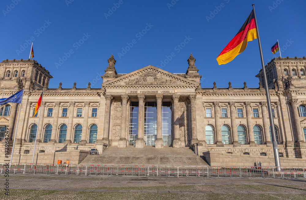 Obraz premium Das Reichstagsgebäude liegt am Platz der Republik 1, Berlin, Deutschland