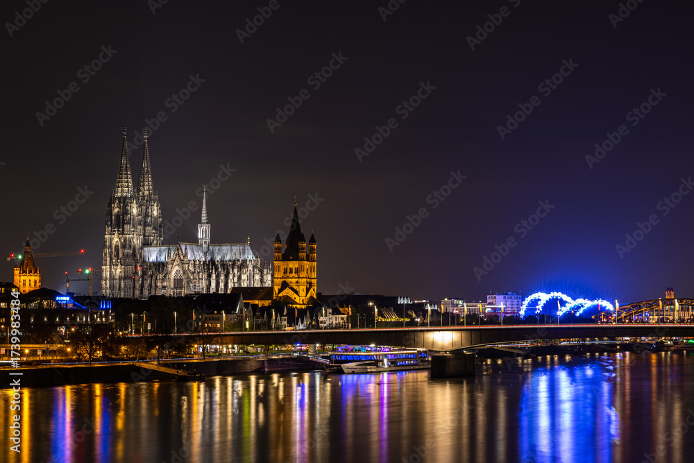 Naklejka premium Köln bei Nacht