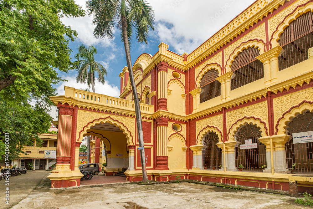 Fototapeta premium Darbhanga House in Patna, located by the Ganga, was once the royal residence of the Darbhanga kings. Known for its colonial-era design, it now serves as a cultural and educational landmark of Bihar.