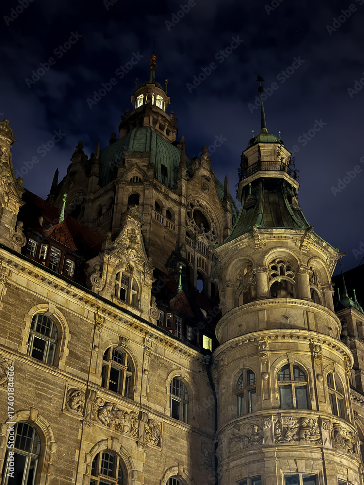 Fototapeta premium The New Town Hall in Hannover, Germany Illuminated at Night