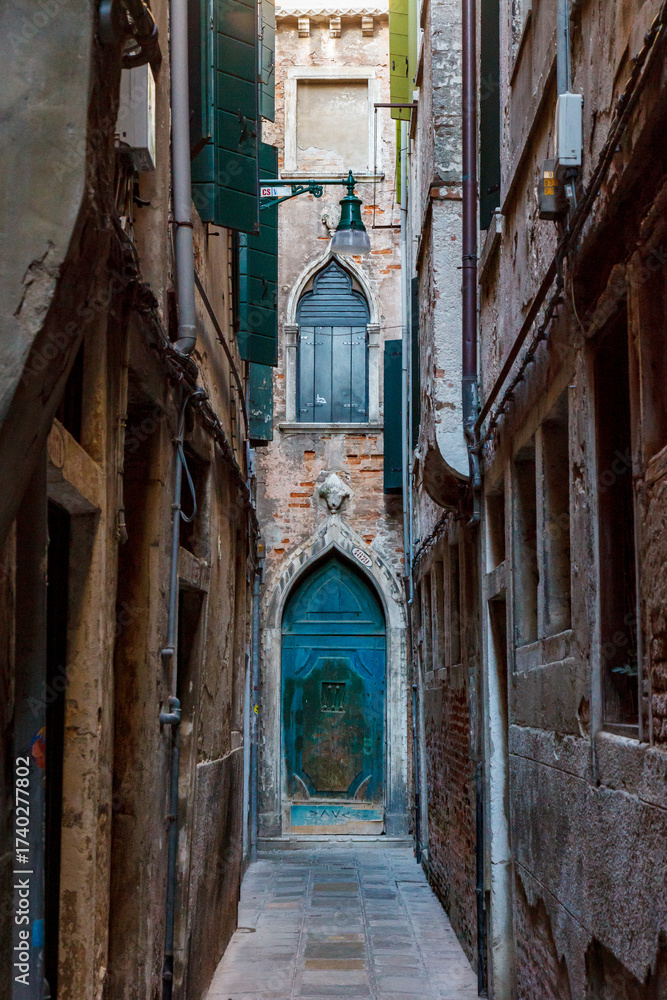 Fototapeta premium narrow street in venice, instagram famous door