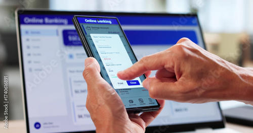 Foto Woman Making Secure Online Bank Transfer