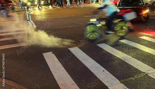 Foto white smoke coming out of a manhole cover on a busy city street