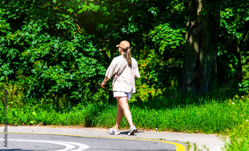 Fototapeta premium girl walk along a path in the Park 