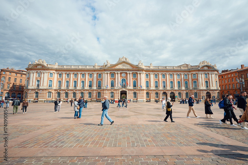 Toulouse place du capitole busy urban square