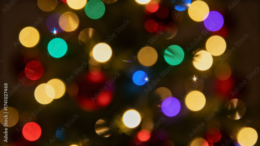 Obraz premium 色とりどりの光が織りなすクリスマスツリーのボケ背景