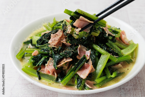 小松菜とベーコンの炒め物