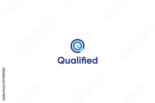 Letter Q modern and simple qualified targeted logo
