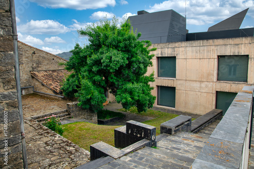 Construcción rústica y moderna