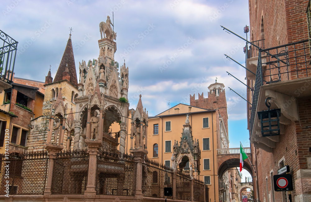 Fototapeta premium Scaliger gothic funerary Monument of Scaliger Tomb (Arche Scaligere) in Verona, Italy