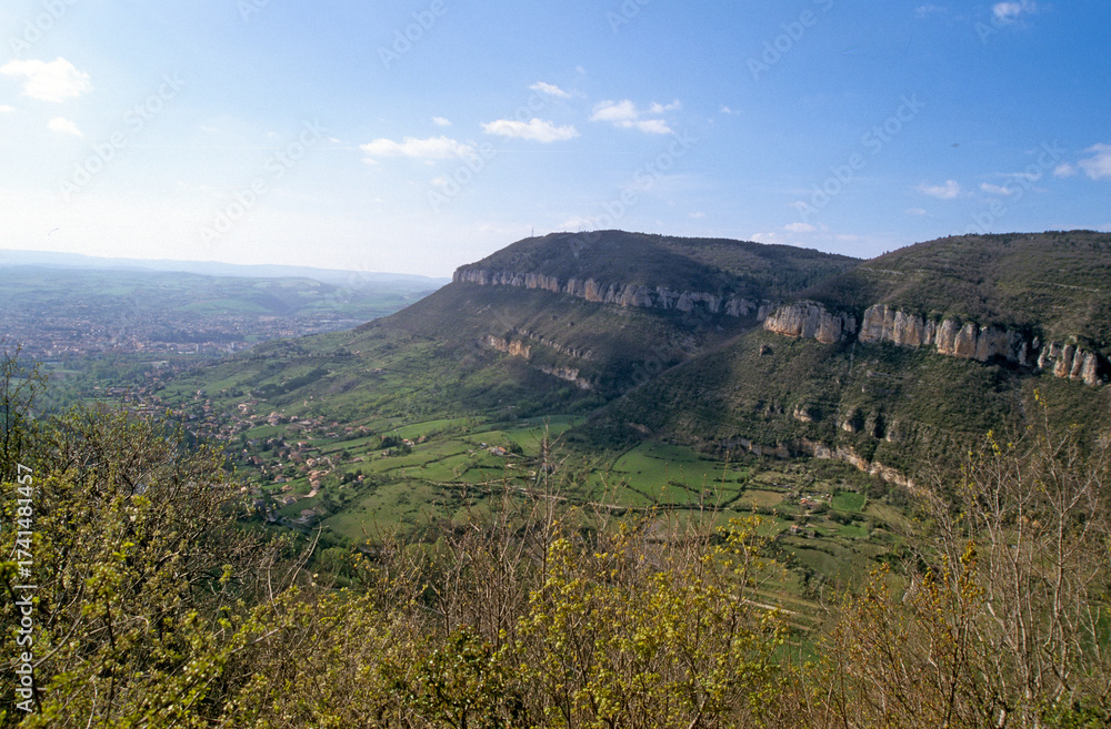 Fototapeta premium Falaises de Buoux, Parc naturel régional du Luberon, Buoux, 84, Vaucluse, France