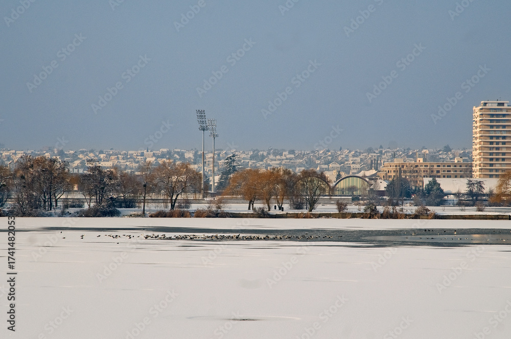Naklejka premium hiver, Lacs de Viry Chatillon et Grigny, Lacs revivifiés et sites naturels protégés, 91, Essonne, France