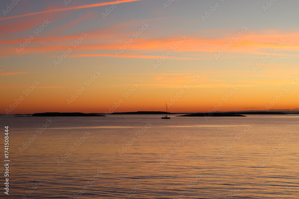 Fototapeta premium sunset over the sea