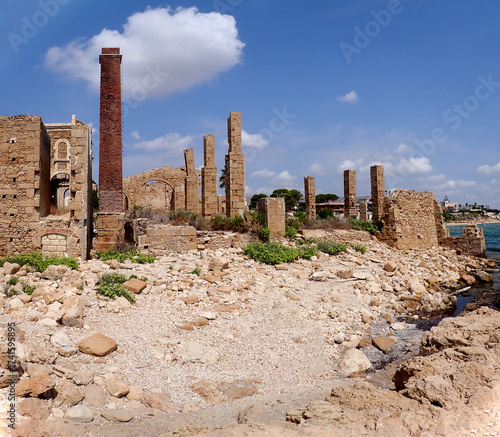 Camino e Colonne in Rovine della Storica Tonnara di Avola 2633c34