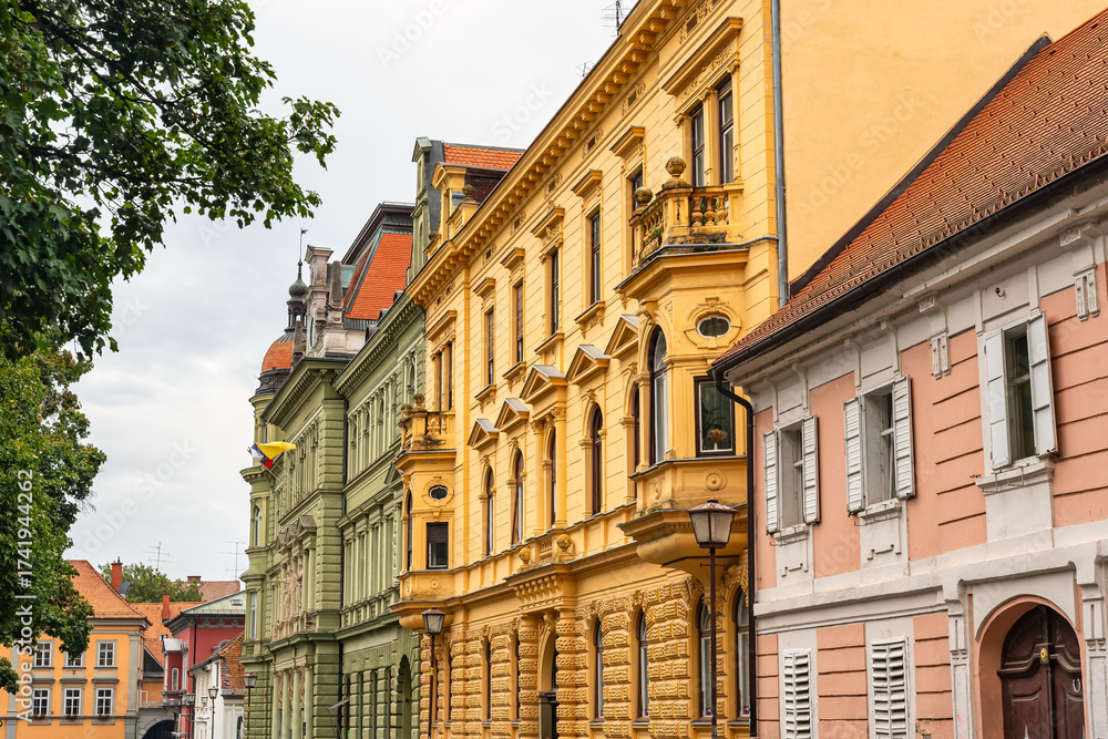 Obraz premium Facades of architecturally beautiful government buildings in the city of Maribor, Slovenia.