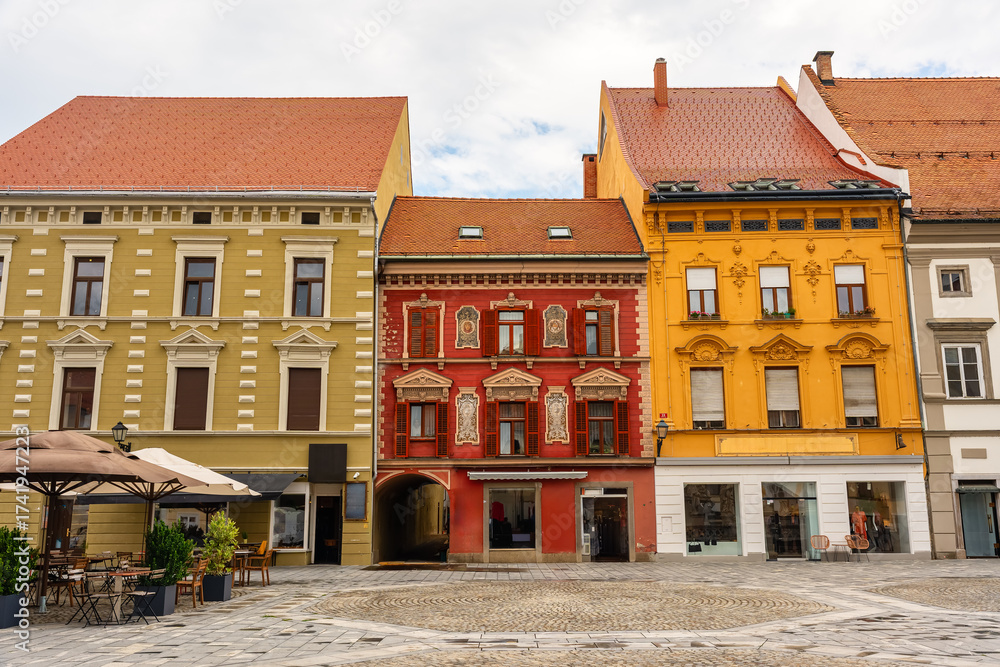 Obraz premium Picturesque buildings on the main beach of the city of Maribor, Slovenia.