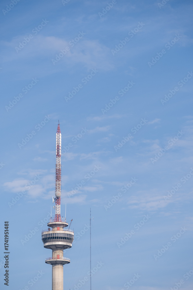 Obraz premium Jakarta’s iconic broadcasting landmark, standing tall under a clear blue sky