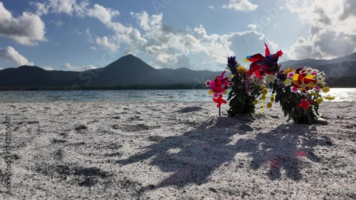 秋の宇曾利山湖の風景　恐山極楽浜
