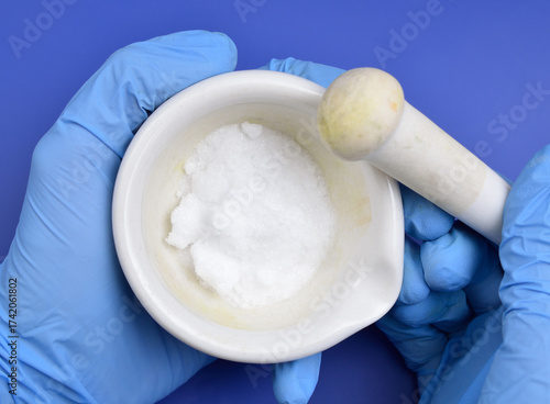 Papier peint Oxalic acid is an organic acid with the systematic name ethanedioic acid