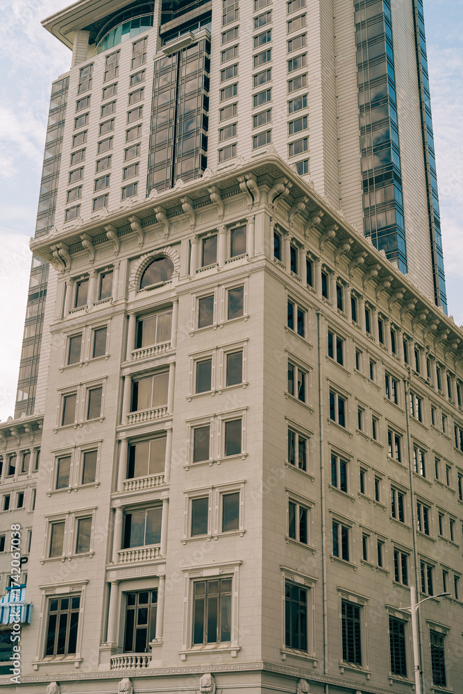 Fototapeta premium classic modern office building