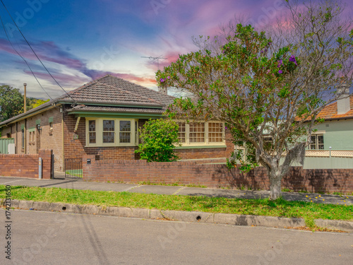Canvas Print Beautiful colours of a Spring Sunset over Residential houses in inner Sydney sub