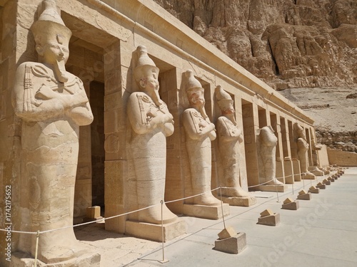 LUXOR