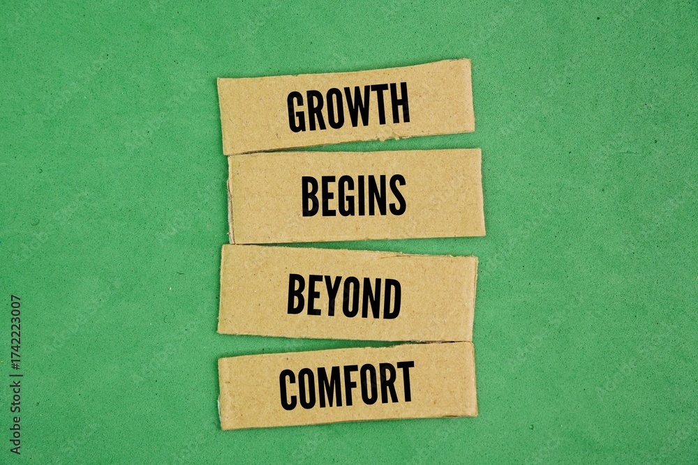 Obraz premium Inspirational and motivational words or quotes for success Growth begins beyond comfort. concept of getting out of the comfort zone