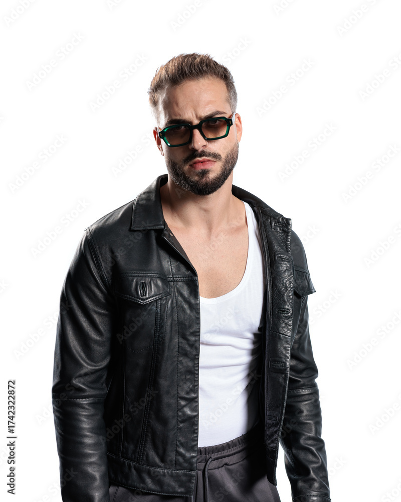 Obraz premium cool young man with sunglasses in black leather jacket looking forward