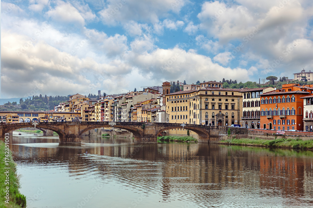 Obraz premium Santa Trinita (Holy Trinity) is a stone arched bridge over the Arno River in Florence, region of Tuscany, Italy.