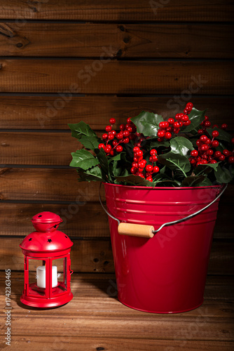 Decoración navideña con muérdago.