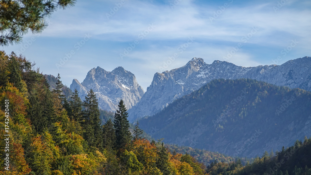 Fototapeta premium Herbstwanderung am Hechtsee bei Oberaudorf