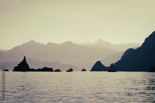 Calanques de Piana au lever de soleil
