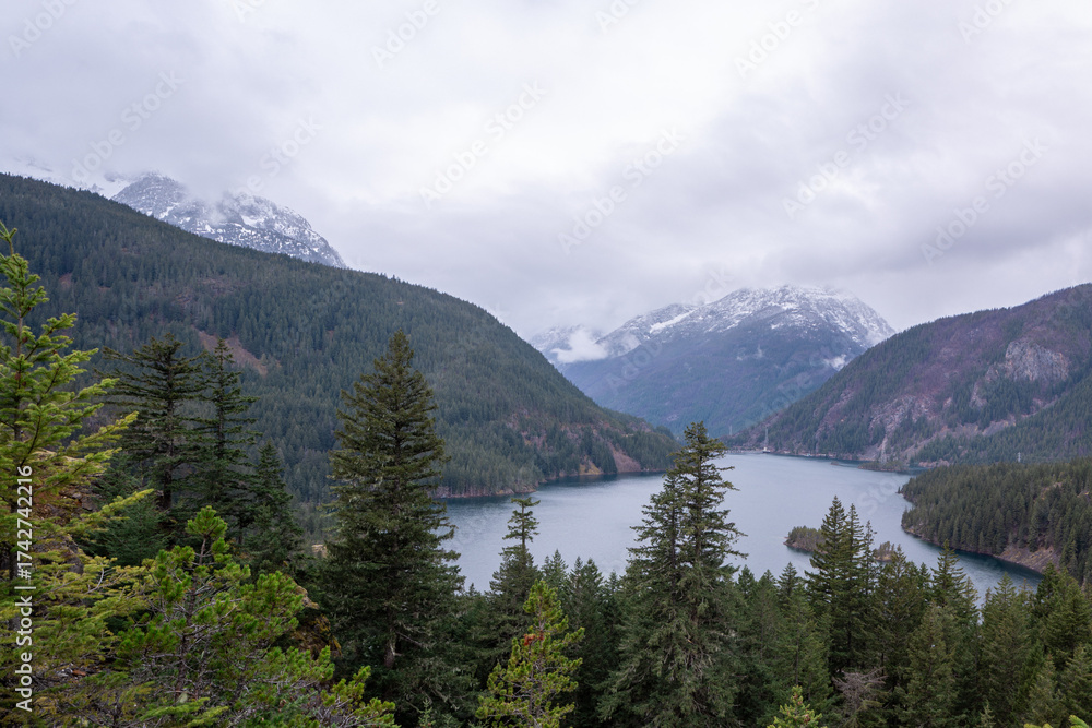 Naklejka premium mountain lake in the mountains