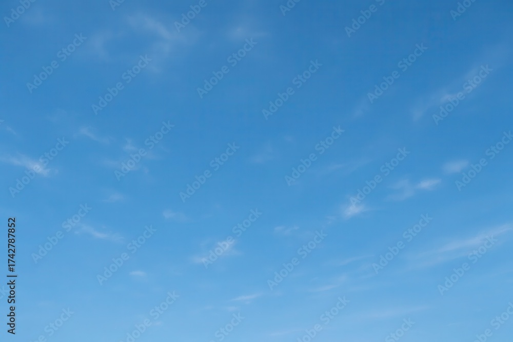 Fototapeta premium A Study in Blue Hues and Cloud Formation